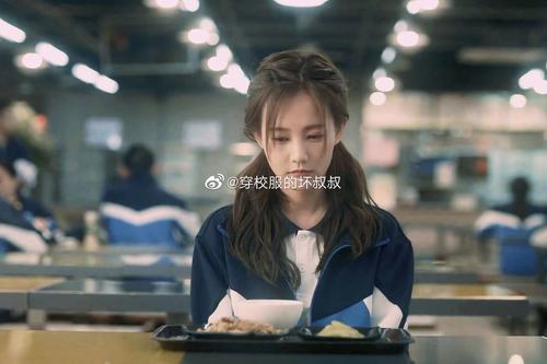 李一桐是什么甜妹本人啊,少女感双马尾青春气息十足
