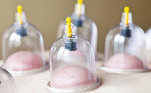 这个时候如果拔火罐的话对自身的湿气调节比较有帮助,所以建议是在