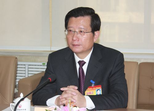 省十一届人大四次会议召开第一次常务主席会议