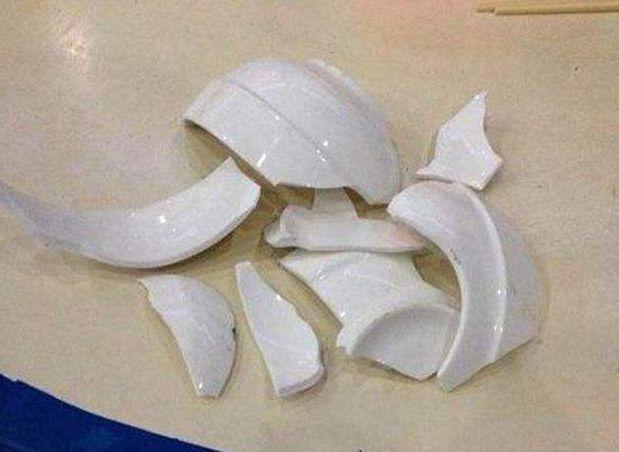 第一次带男友回家,吃饭时不小心打烂一只碗,却帮爸爸抓获犯人