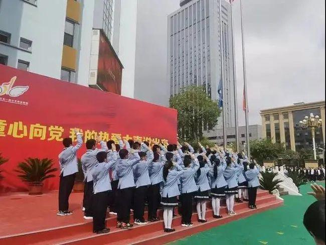 直通校园红旗飞扬心激荡一方有难八方援太原市杏花岭区五一路小学不一