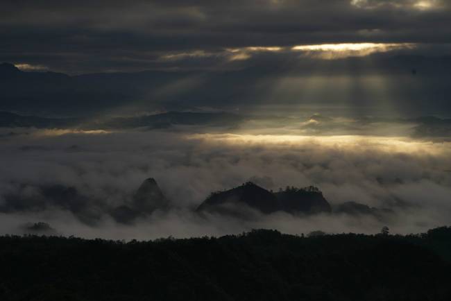万佛圣山:翻山越岭 只为寻觅你的美