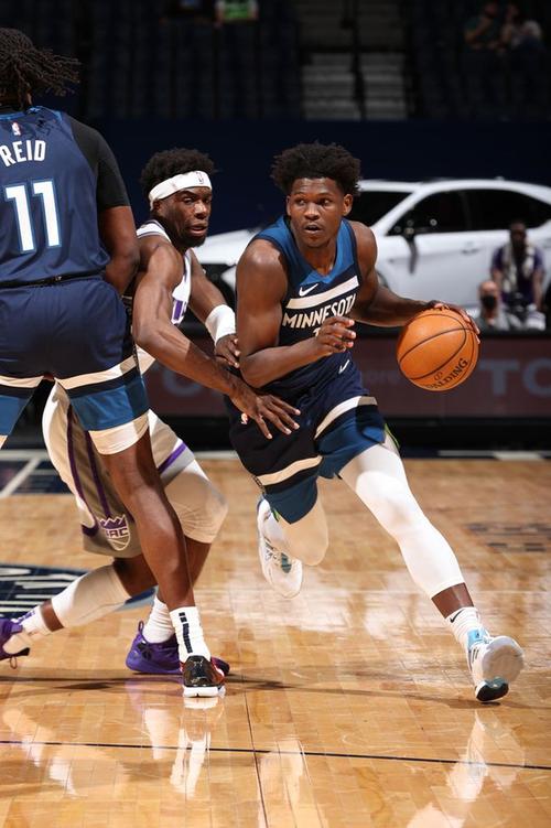 拉塞尔复出25分唐斯23 13 森林狼胜国王