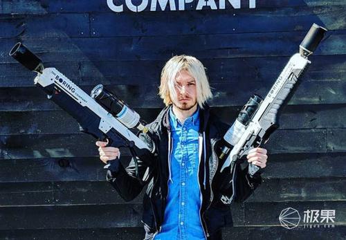 炸了!马斯克火焰喷射枪炒到十几万,老外竟用它放火烧车!