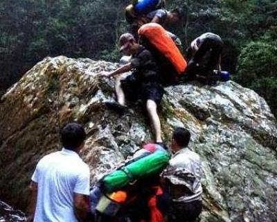 情侣辞职骑游中国 广西驴友失联 驴行精彩伴惊险