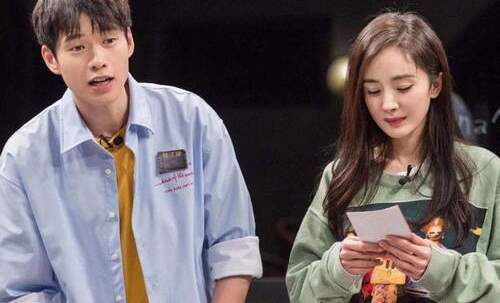 杨幂魏大勋穿情侣装出入小区疑同居恋情实锤最新消息