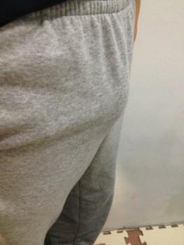 每个男人都会有晨勃的现象的.正常.