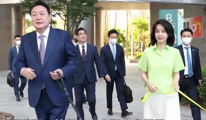 原来69,在尹锡悦竞争总统选举最胶着的时候,后院起火——夫人金建希