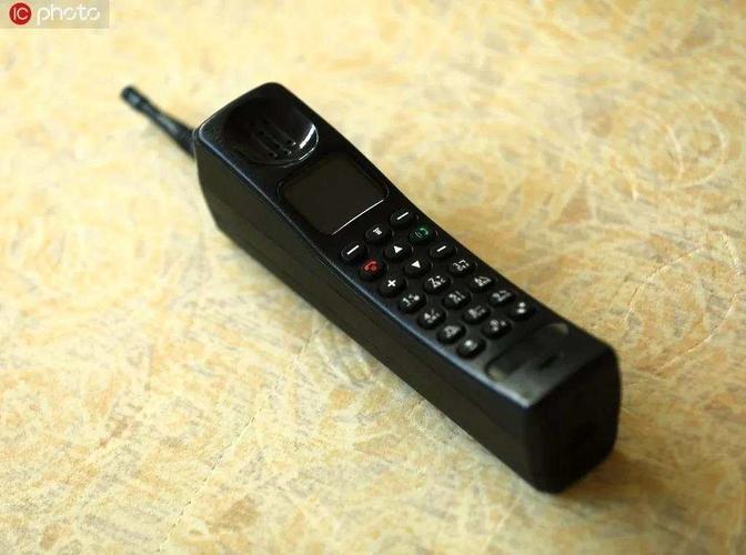 上世纪九十年代人们用的通讯工具——大哥大