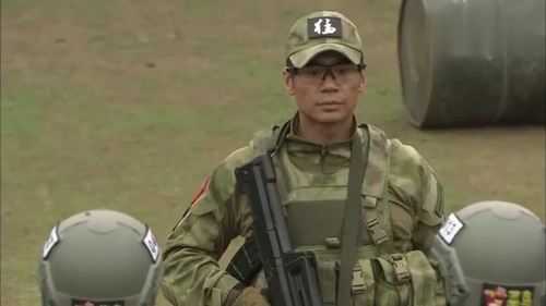 火凤凰:雷神亲自示范射击训练,枪法入神枪枪爆靶,看呆