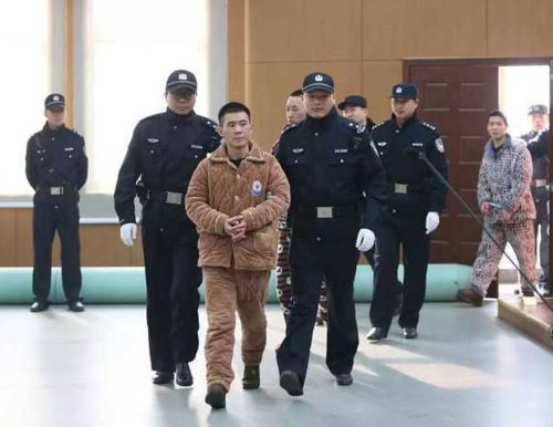 合肥最大涉黑案宣判20名黑社会法庭上演睡衣秀