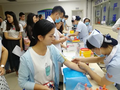 汉中市教师资格认证体检在汉中市铁路中心医院有序进行中