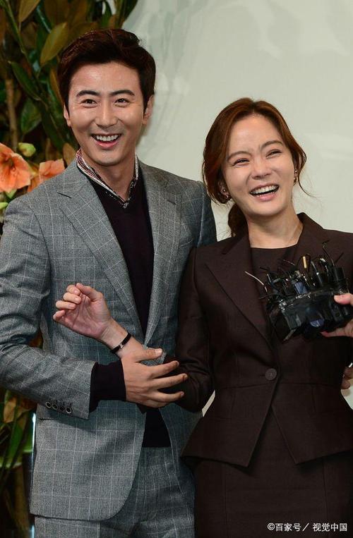 韩星蔡琳否认离婚传闻 与中国丈夫三里屯浪漫求婚曾羡煞旁人