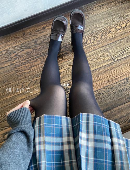 黑丝光腿神器加jk制服是坠辣的!_冬天去哪玩_光腿神器