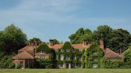 east anglia,简称uea,又译东英吉利大学),位于英格兰诺里奇(norwich)