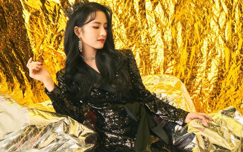 刘些宁女王写真壁纸(1/5)