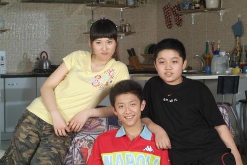 宁丹琳演的家有儿女iv中的服装是哪个牌子的?