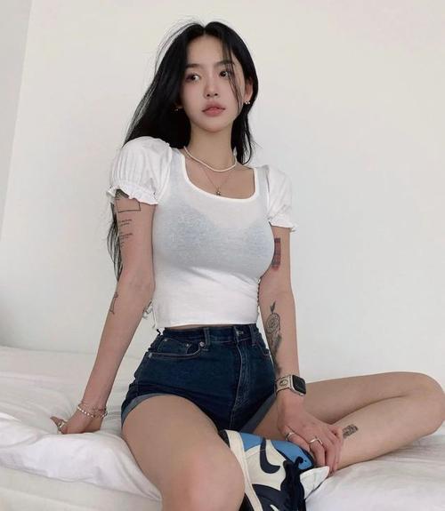 秒杀djsoda韩国新晋球鞋女神蜂腰翘臀太惹眼网友纯欲天花板