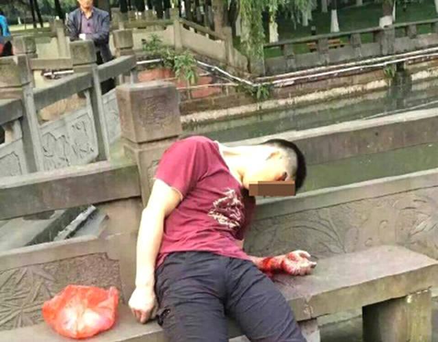 目前警方已介入调查,当局仍未公布死者是吞枪自杀还是他杀.