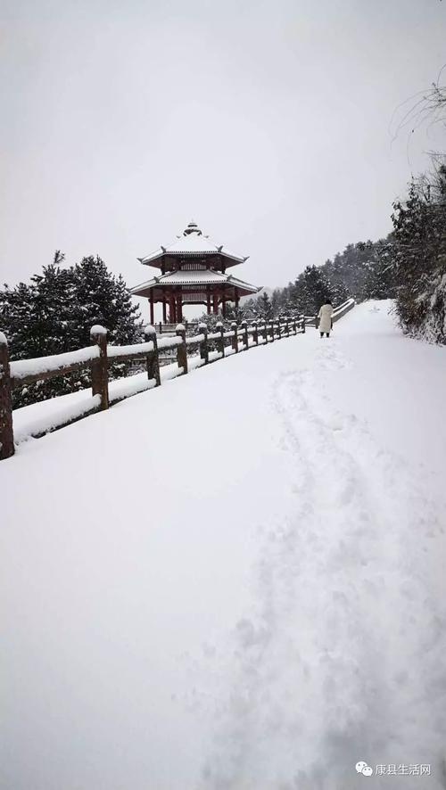 白云山雪景