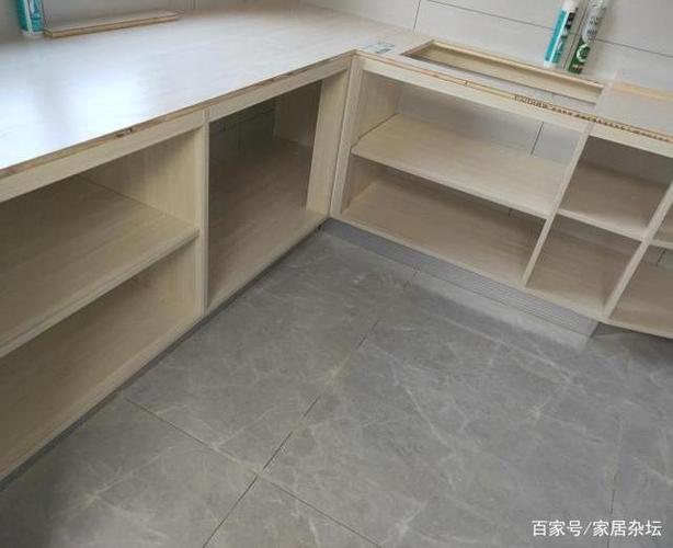 厨房贴瓷砖和装橱柜的顺序不能错,否则问题很多,还要注意4点