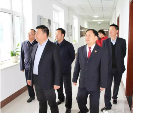 绥化市委政法委书记李元学同志在海伦市委常委,副市长宋加平,海伦市委