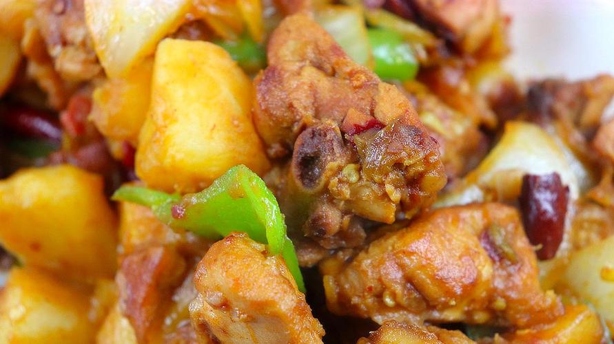 家常菜大盘鸡做法,土豆软糯鸡肉鲜美,好吃又下饭!