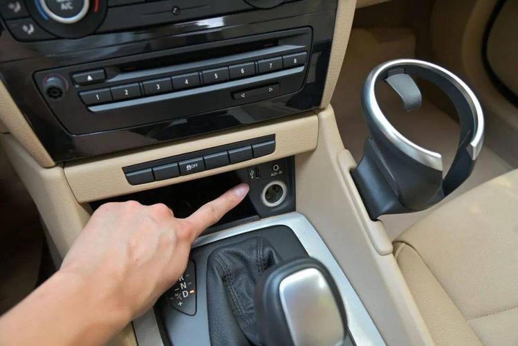 usb接口在这里,蛮方便.