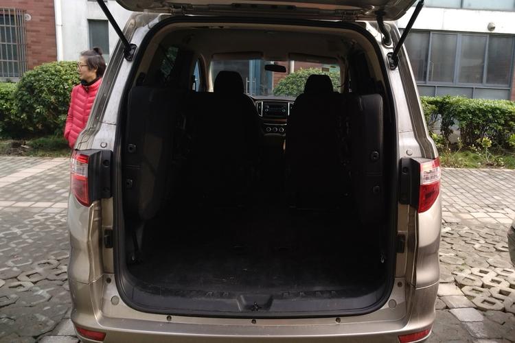 后备箱:后备箱无切割,无重大撞击迹象