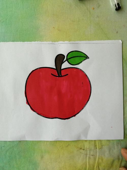 小班美术活动《画苹果》