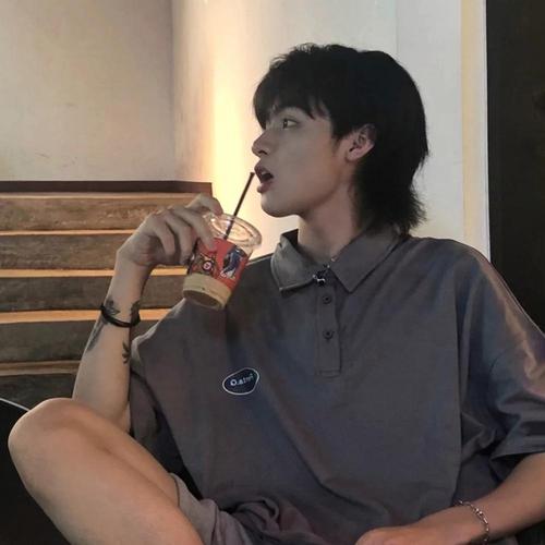 qq帅气高冷男生头像