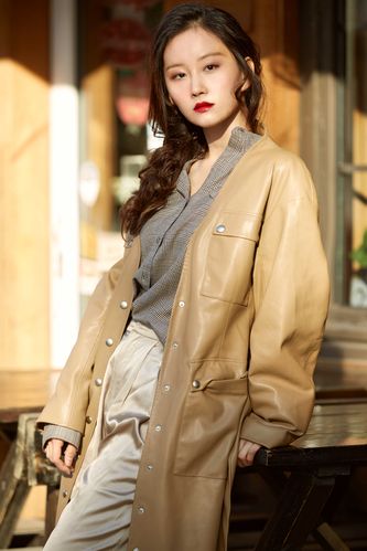 于潼早春写真曝光 简约利落风扑面而来