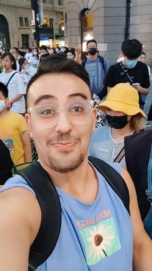 第一次遇到这么多外国人,而且每个都会讲中文,忍不住