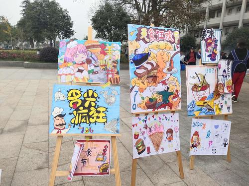 为了这次的美食节,同学们还为班级做了美食节海报,也是非常精美的.