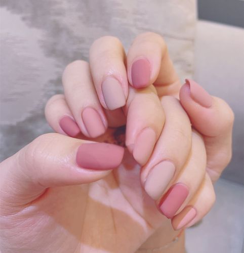 颜色搭配 一直都是美甲师们最头痛的事情了, 有时候一模一样的款式