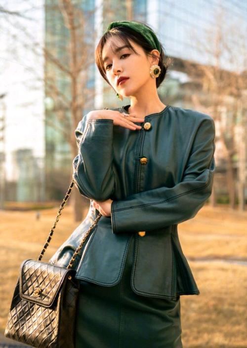 阚清子最新look又飒又美,橘色西装配港风衬衫,高调又高级!