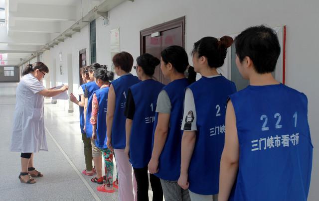 进监狱的第一天,服刑人员做的第一件事到底是什么?