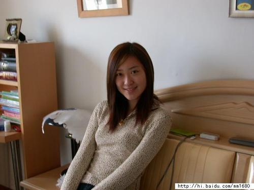 [8000张绝色美女生活照]-青春美女大学生李晓娟家中真实自拍(5p)