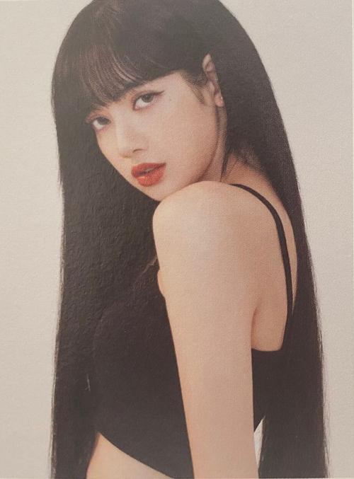 lisa 随性又酷酷的拍照风格