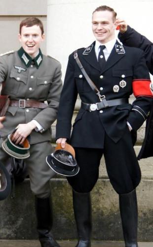 二战中的德军,为什么还要严格区分出国防军和党卫军?