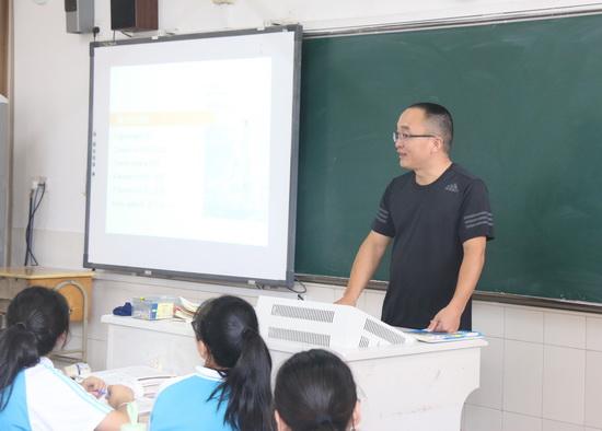 遂昌中学:市教研员到校视导英语教学