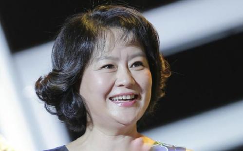 长大后,蒋翼遥不像其他明星和主持人的孩子一样到国外深造,而是在
