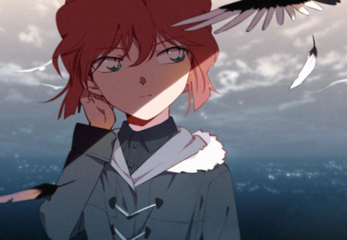 灰原哀是一个内心极为坚强倔强的女生,她总是会用悲伤