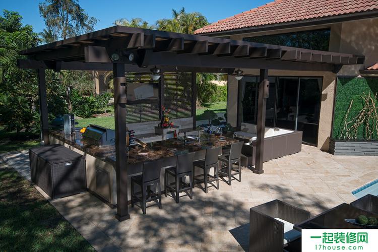 新古典别墅带烧烤架庭院装修效果图