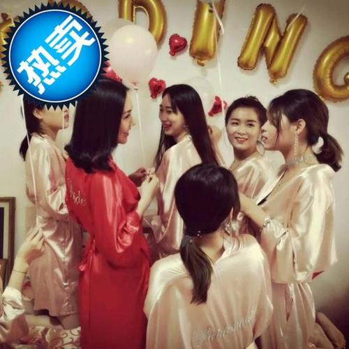 定制化妆伴娘睡袍姐妹团刺绣浴袍伴 晨袍女新娘晨服结婚礼服 2019 f