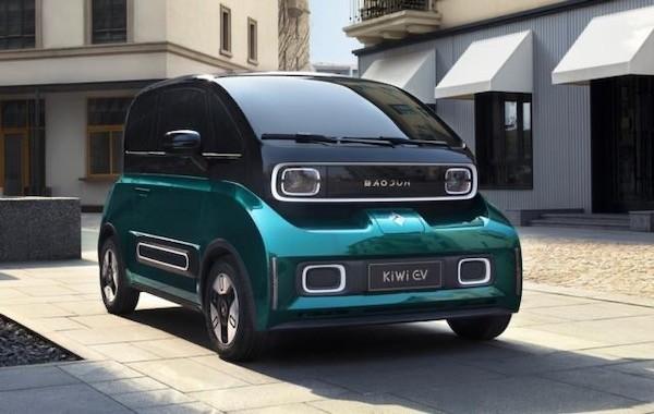 在本次成都车展,我们也看到了全新的宝骏kiwi ev.