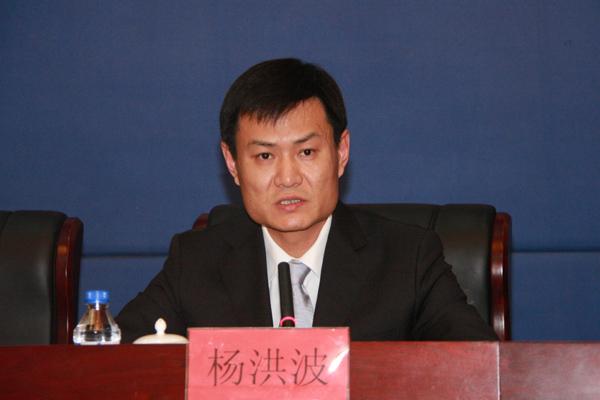 公主岭市市委副书记,市长杨洪波介绍有关情况