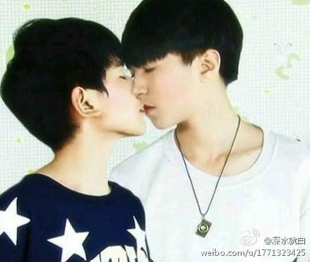 王源王俊凯吻照,采纳吧