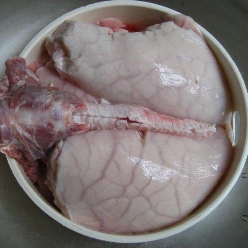 雪梨煲猪肺,十分清润,鲜美可口,很适合家庭煲的一款汤