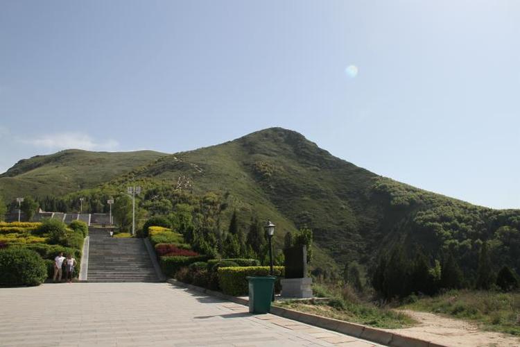 唐昭陵以山为陵,十分壮观